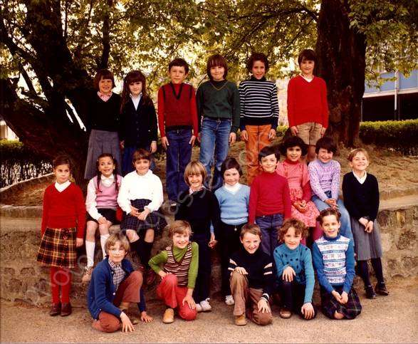 Groupe d'&eacute;l&egrave;ves des ann&eacute;es 80-90 sur la butte de la croix-bosset